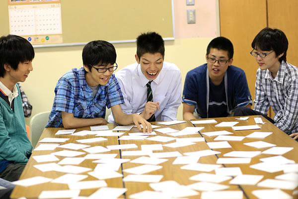 自分をなくさずに人とつながる方法を学ぶ体験学習授業