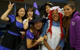 Halloween Kina & girls.jpg
